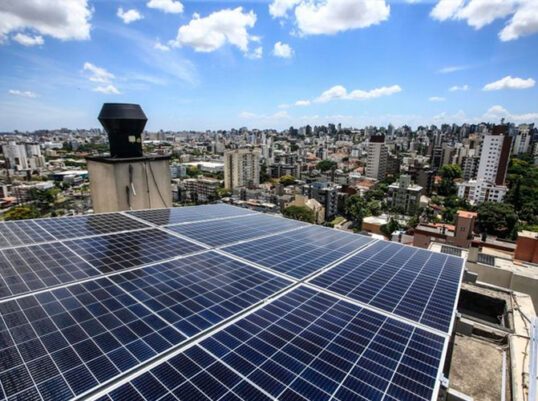 Com alta na conta de luz, uso de energia solar residencial cresce 53% desde janeiro